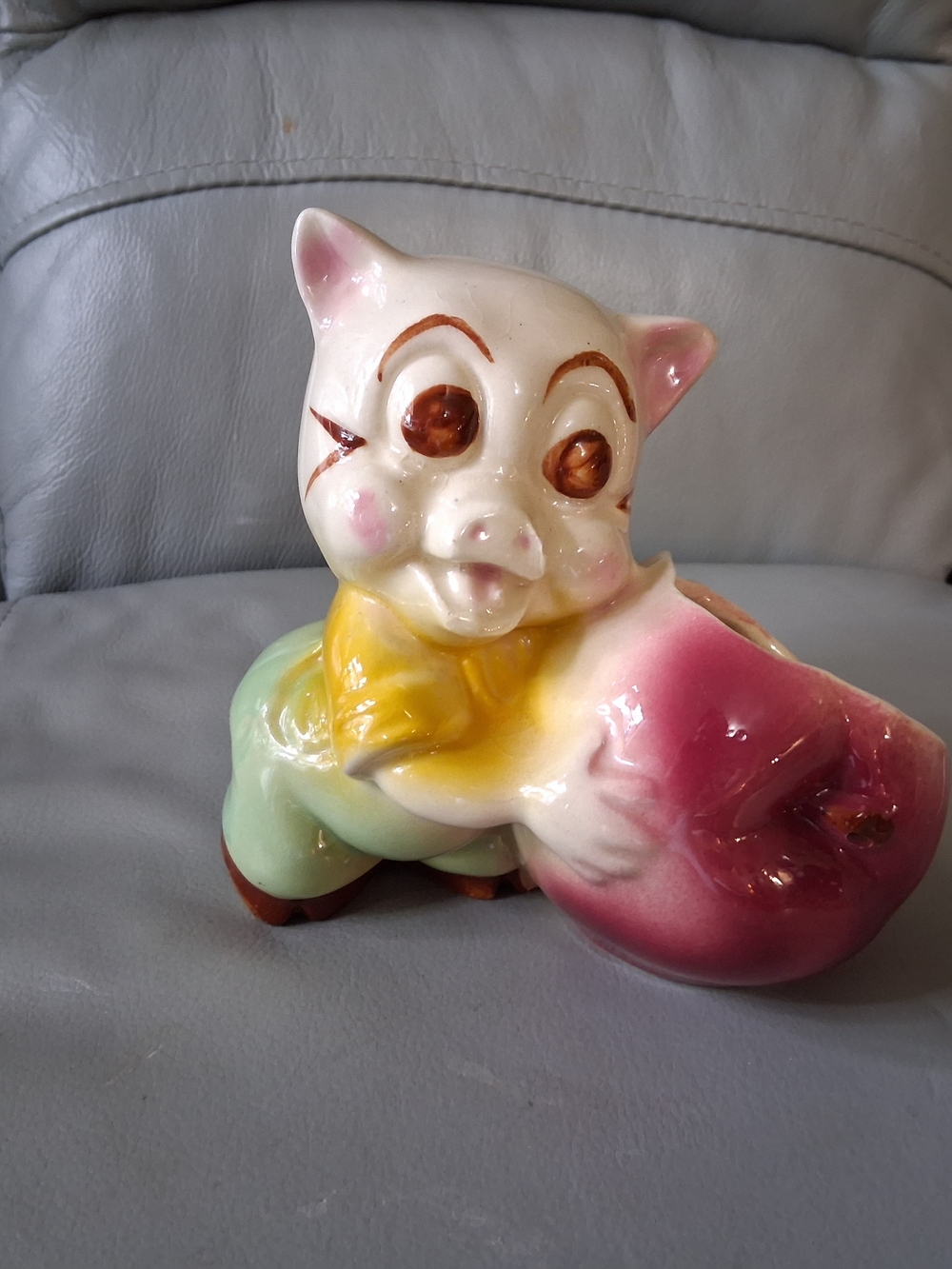 Vintage Shawnee Pottery Happy Pig With Apple Planter
